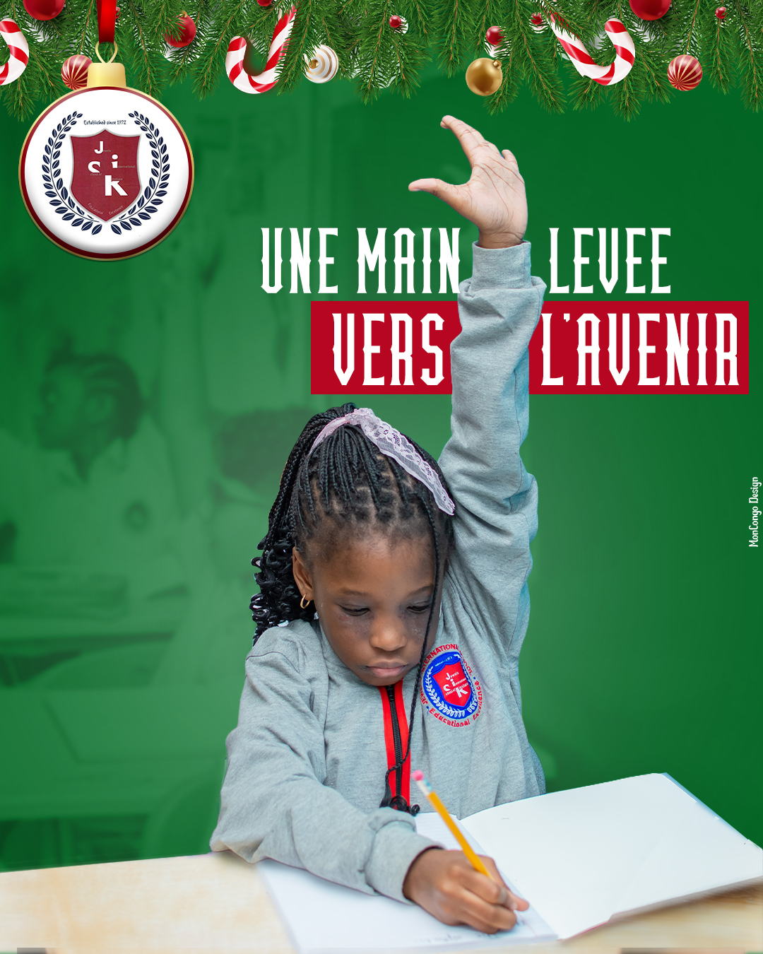 Une main levée vers l'avenir